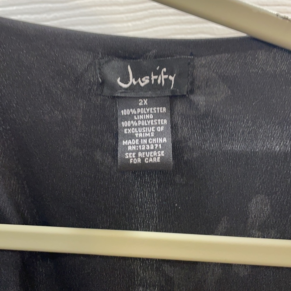 Justify - Picture 4 of 5